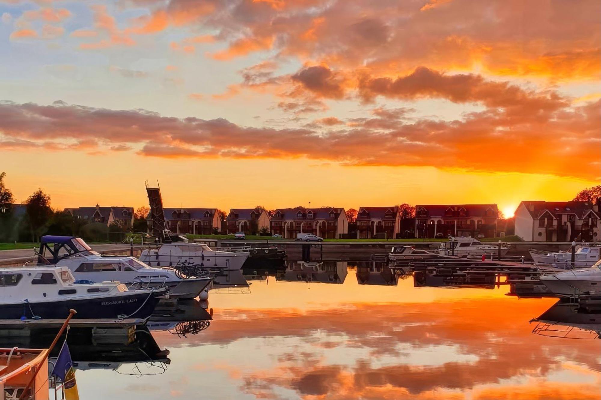 Shannonside - Stylish 5 Bed Marina Home & 40Ft Mooring Termonbarry Kültér fotó